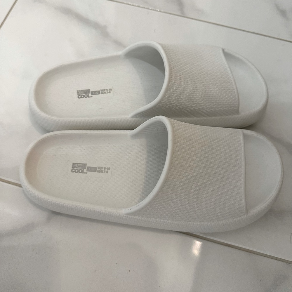 Comfy slippers 🐚